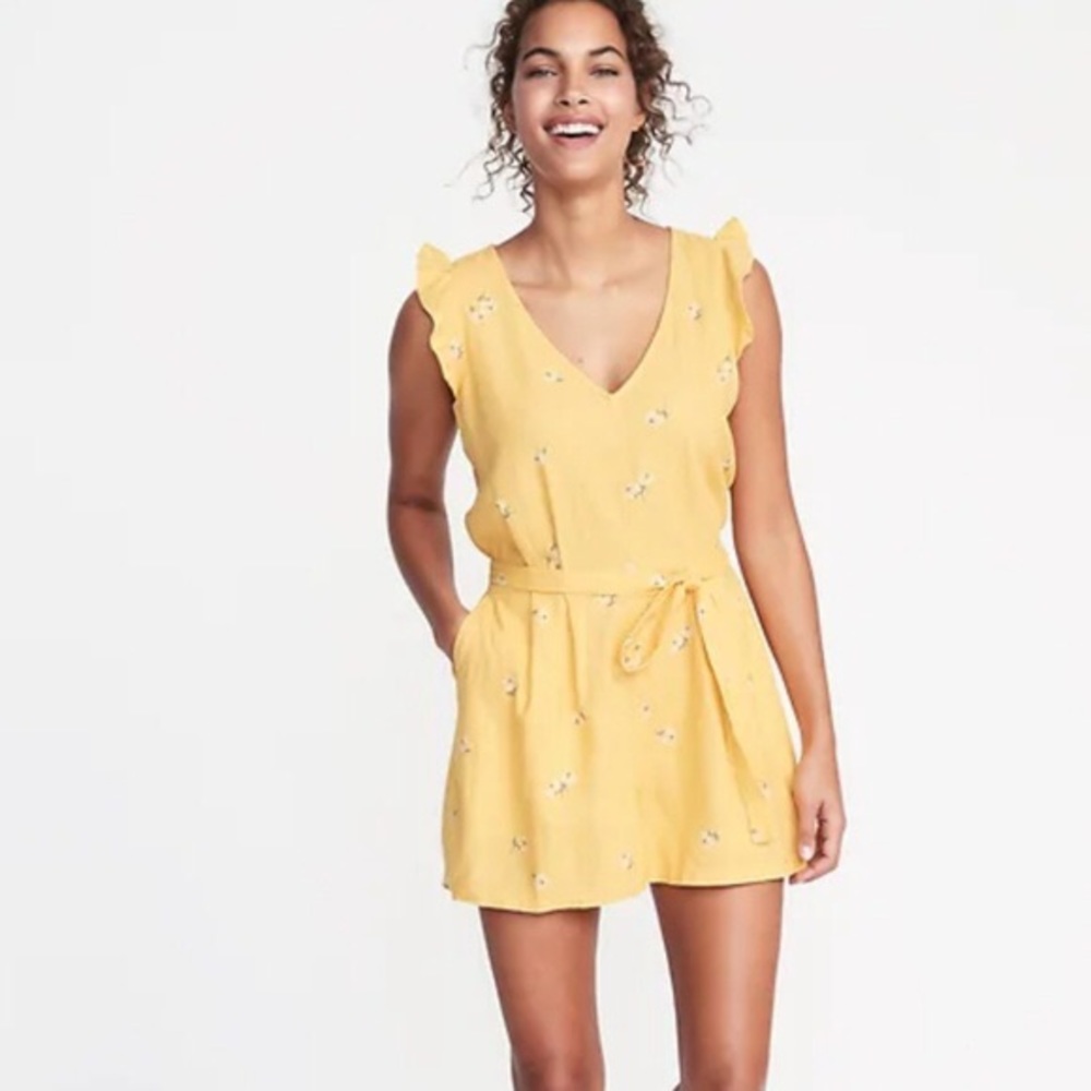 Old navy linen flutter sleeve romper with flowers